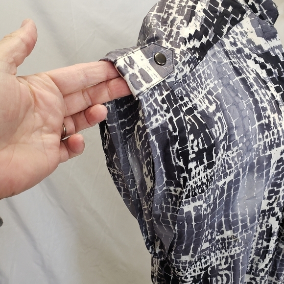 Bebe Snakeskin Romper Shorts with belt size large - Picture 2 of 12